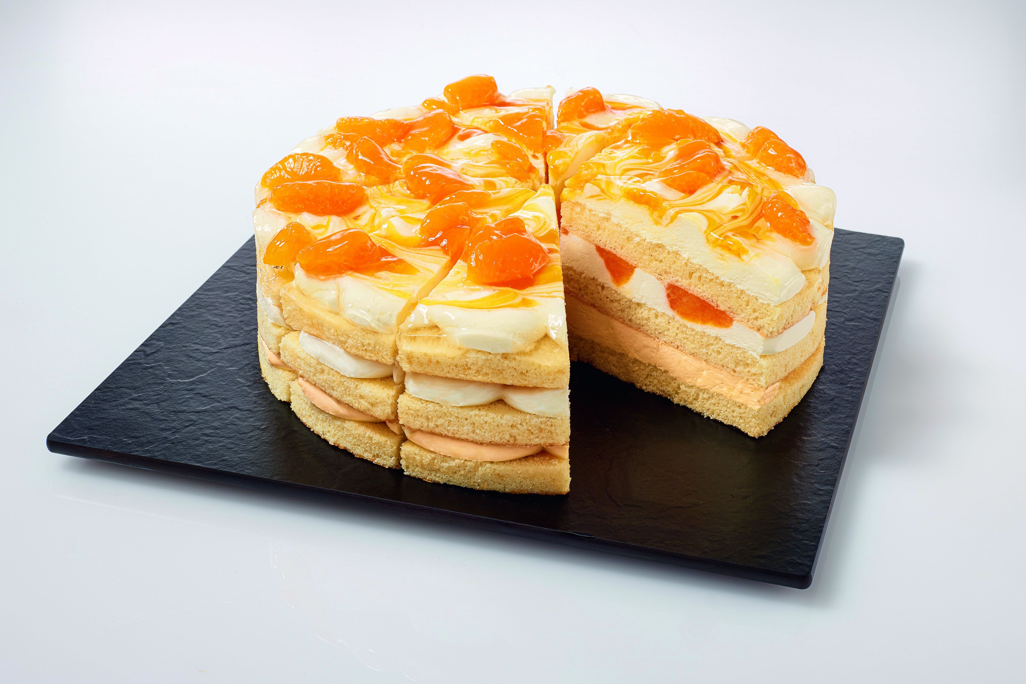UNSERE PRACHTSTÜCKE CLASSICS Mandarinen-Joghurt-Torte vorgeschnitten 1850g
