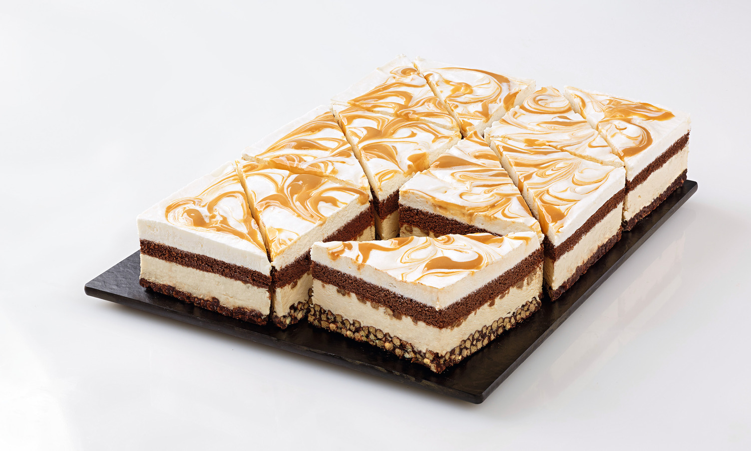UNSERE PRACHTSTÜCKE NEW STYLE Salted-Caramel-WalnussCrispy Ecke 1600g