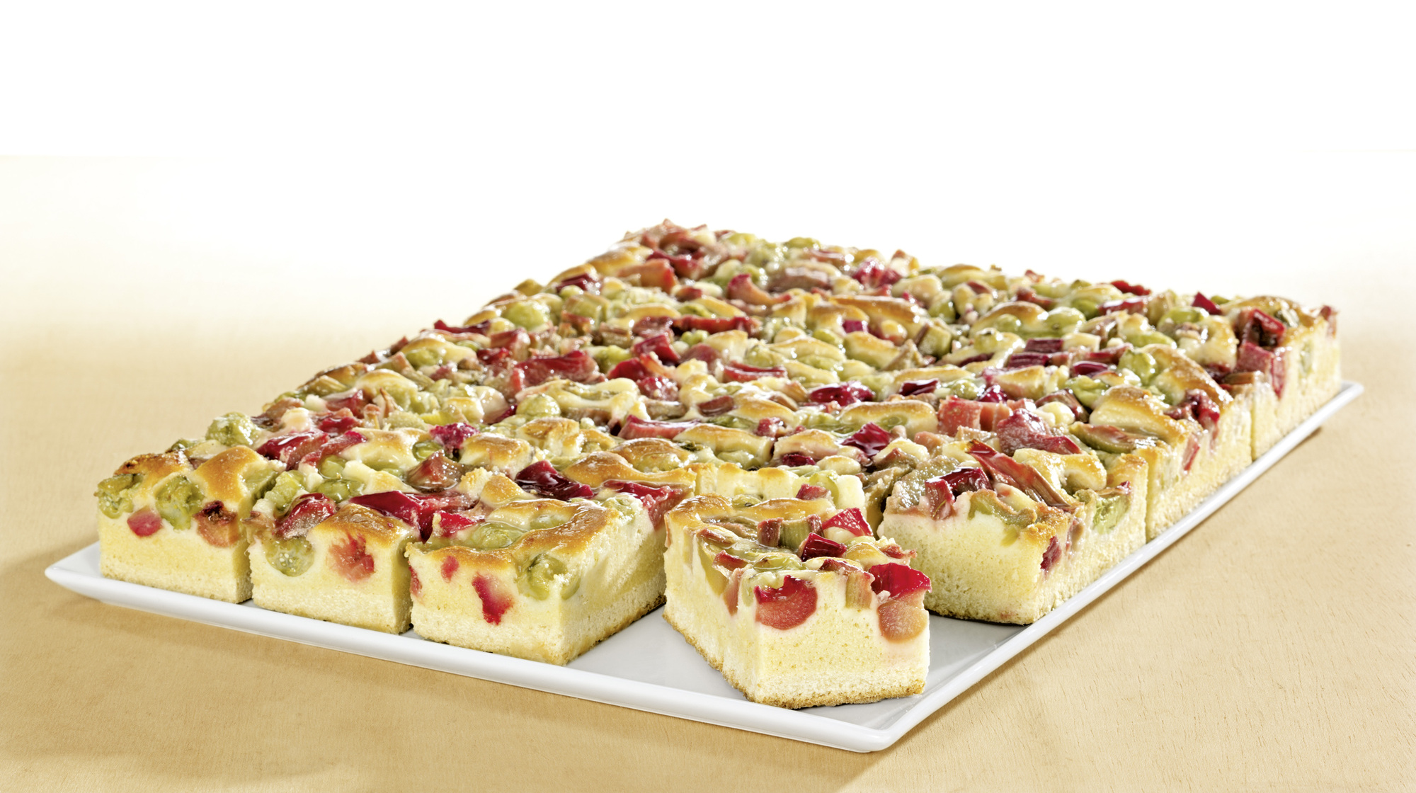 Rhabarber-Stachelbeerkuchen-Schnitte 2500g